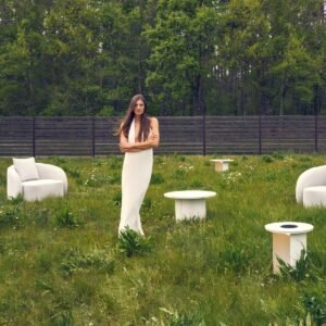 Sodo kavos staliukas su saulės energija maitinamu apšvietimu „Tongo M“ 71x71x42 cm, gamintojas „Miloo Home“.