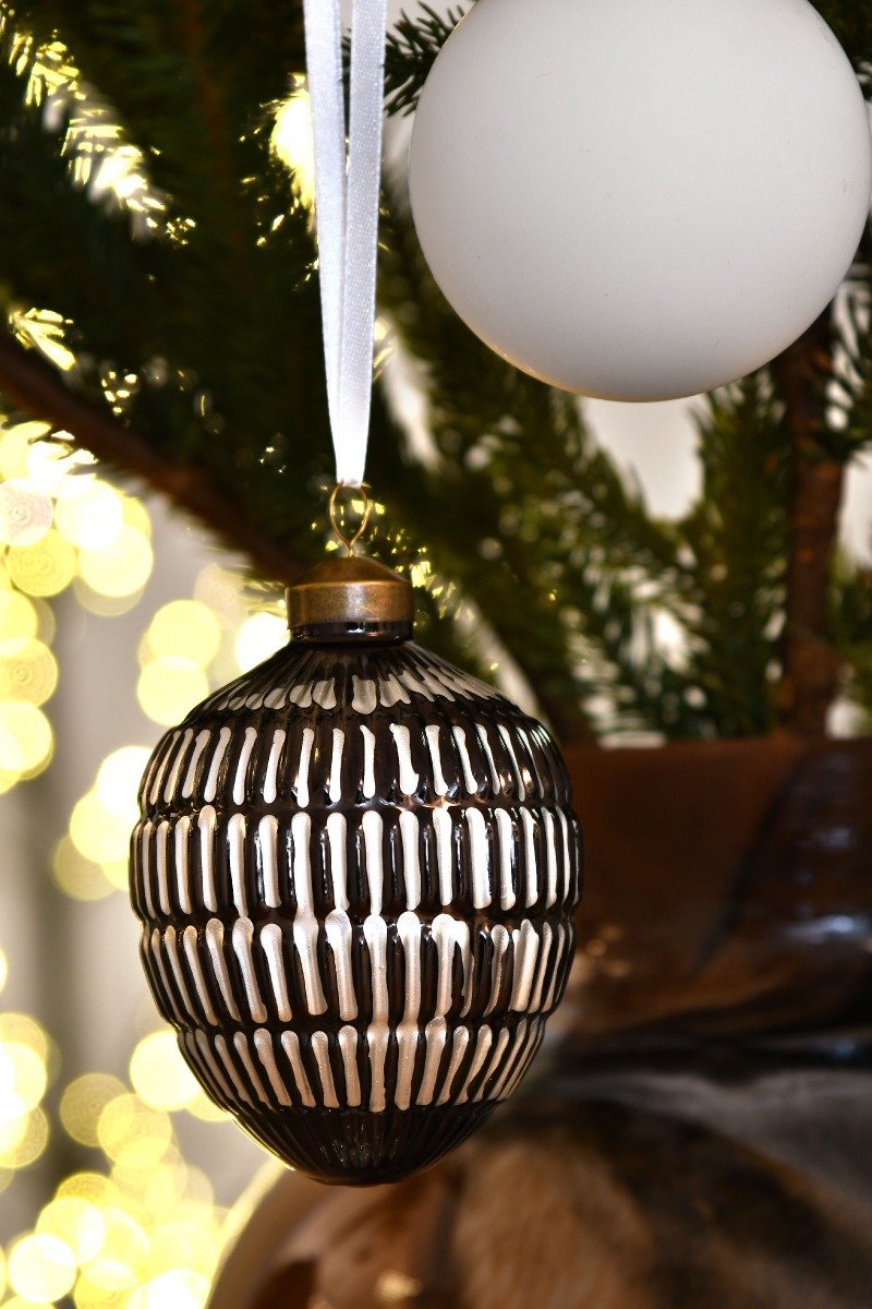 Oval Bauble 8x8x11cm Black Silver