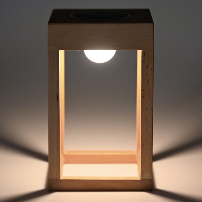 Saulės energija maitinama sodo lempa Sunny 15x15x25cm