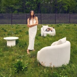 Sodo kavos staliukas su saulės energija maitinamu apšvietimu „Tongo M“ 71x71x42 cm, gamintojas „Miloo Home“.