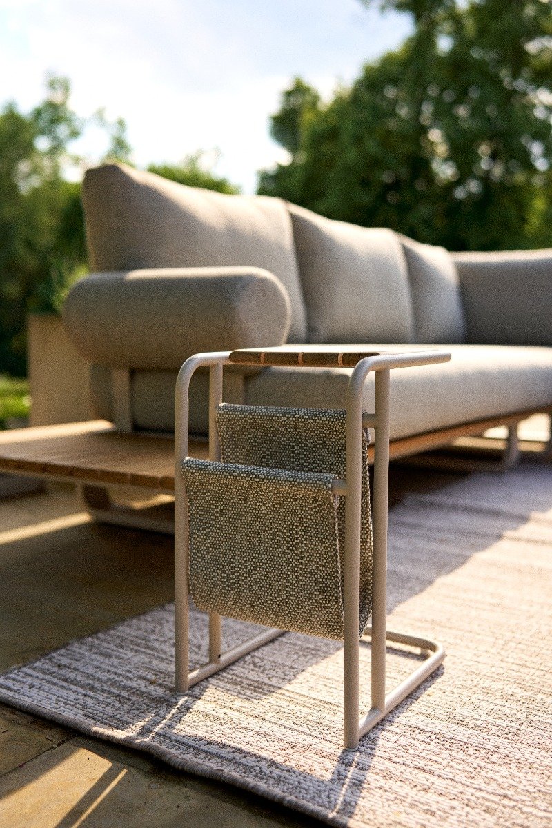 Šoninis stalas Livo 31x25x45 cm Aliuminis, smėlio spalvos, tiko mediena, atsparus saulės spinduliams pilkai smėlio spalvos audinys