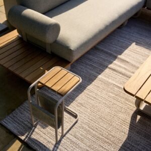 Šoninis stalas Livo 31x25x45 cm Aliuminis, smėlio spalvos, tiko mediena, atsparus saulės spinduliams pilkai smėlio spalvos audinys