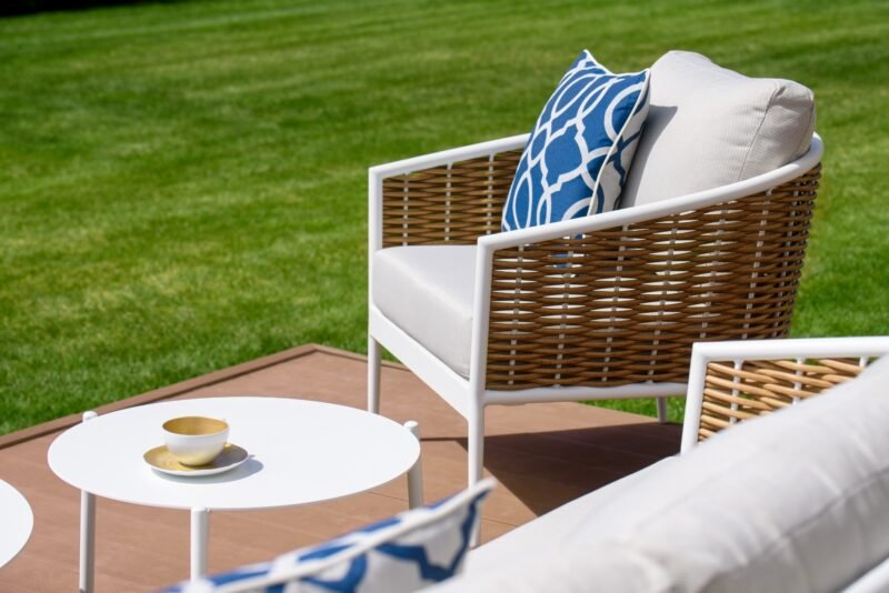 Dviejų Cora White stalelių rinkinys 40x47 cm / 100x29 cm