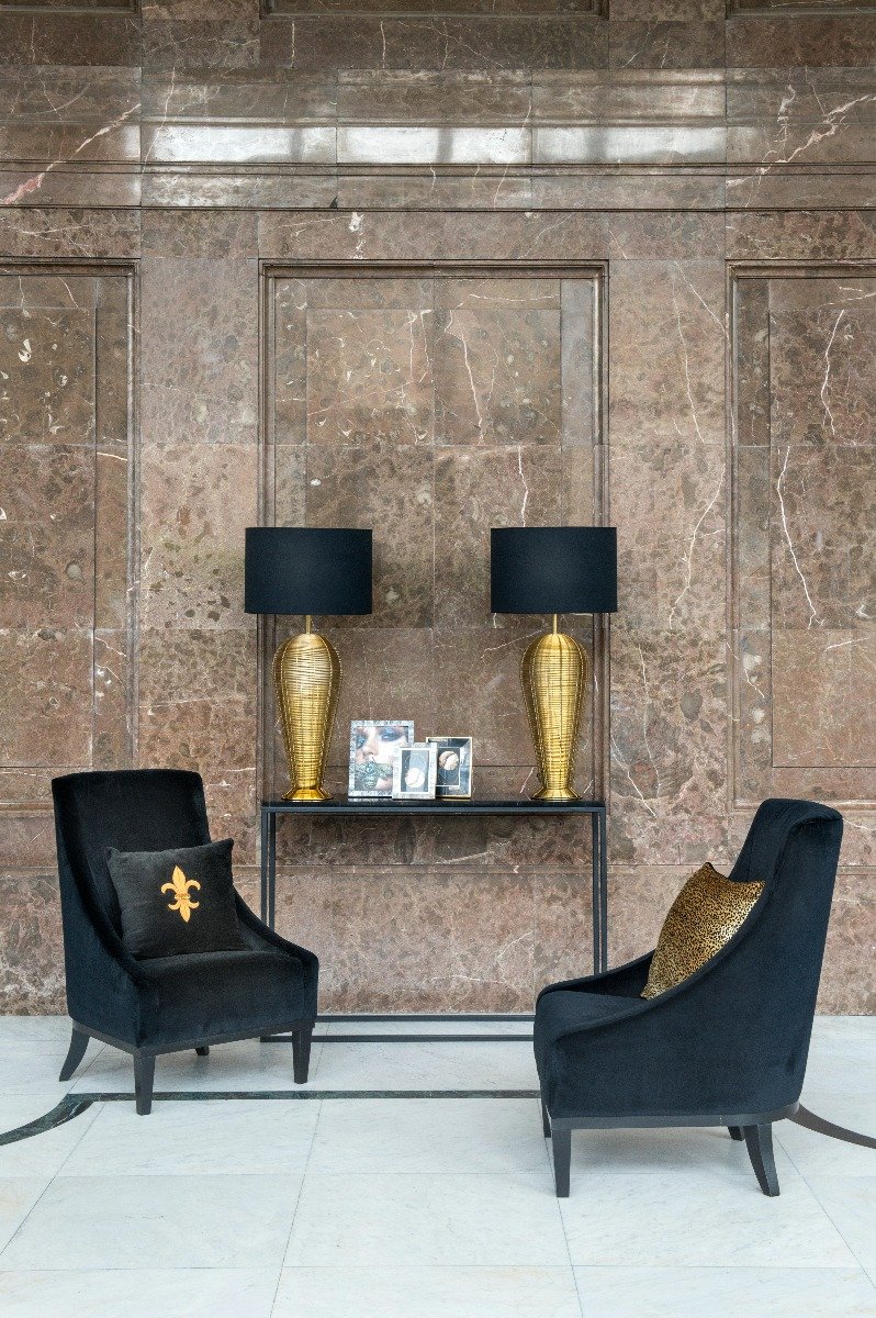 Bel-Air stalo lempos pagrindo matmenys yra 25x25x66 cm.