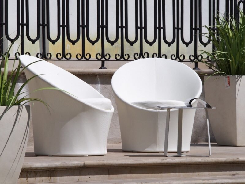 3 dalių sodo baldų komplektas „Lisbon Round“ smėlio spalvos.