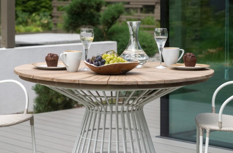 Ivy valgomojo stalas, matmenys apytikriai 110x74 cm